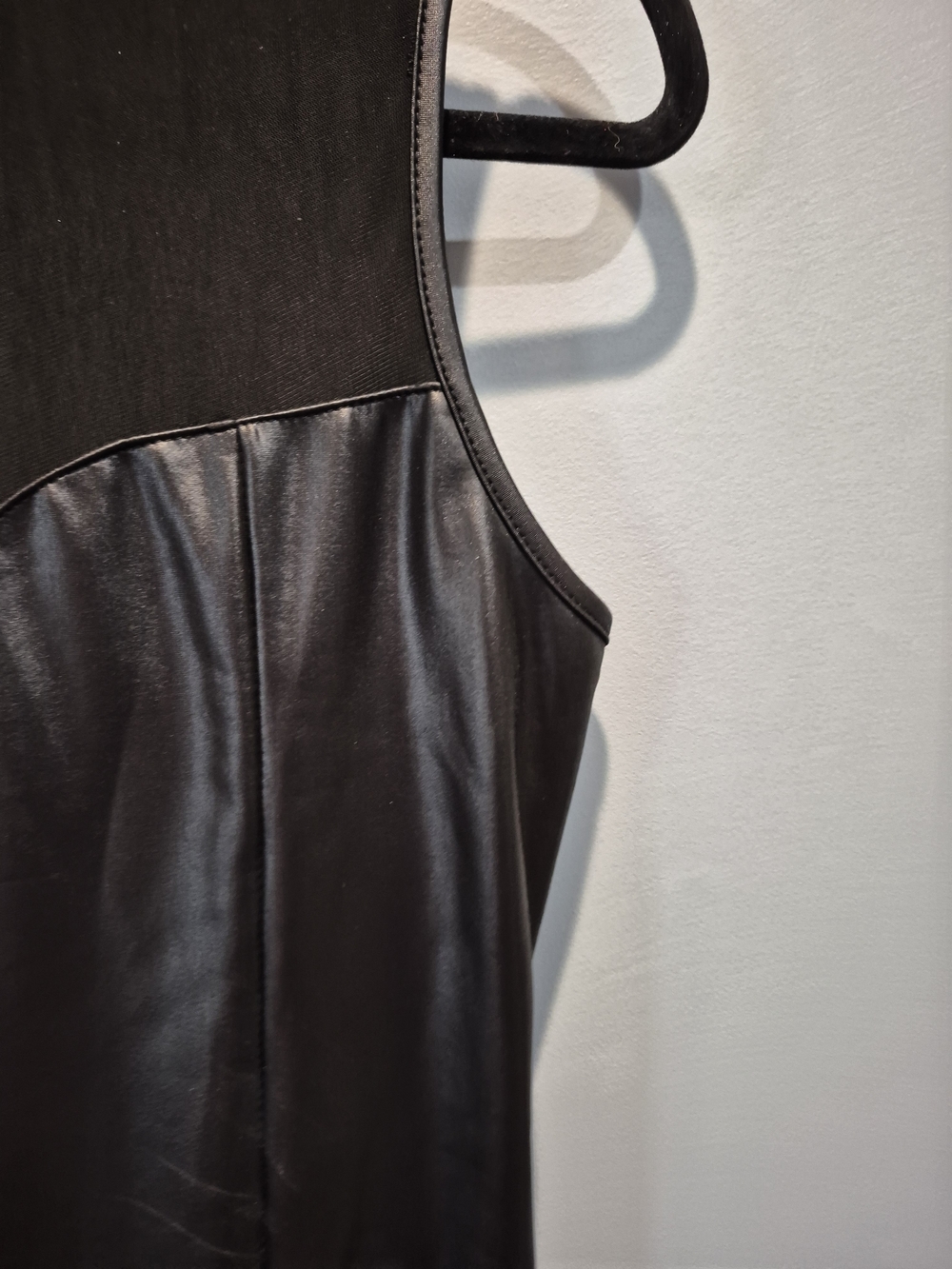 Sleek Black Faux-Leather Sheath Dress with Mesh Yoke Size Large - Picture 6 of 10